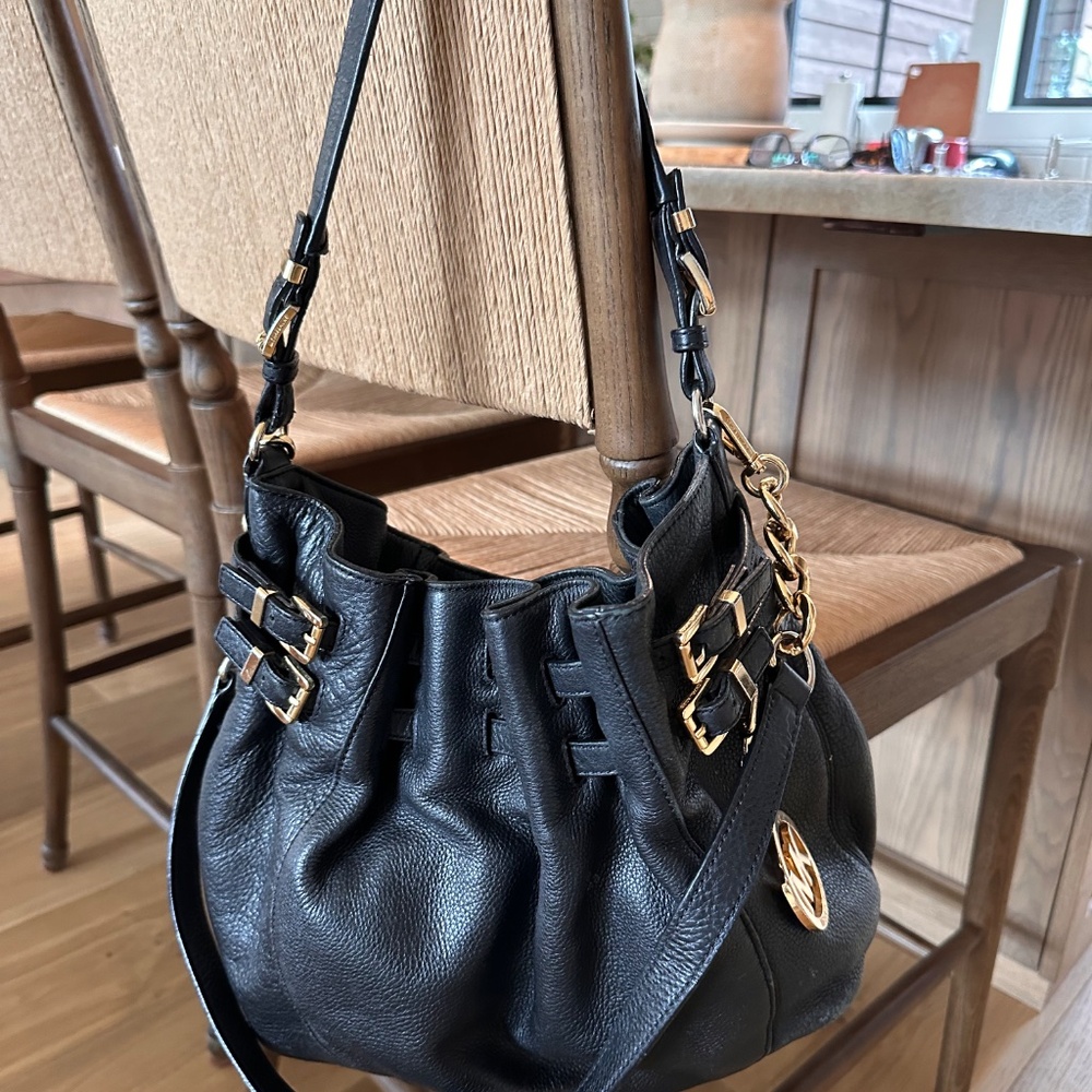 Michael Kors bucket bag - Picture 2 of 3